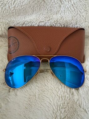 Ray-Ban UNISEX Gold Frame Aviator Sunglasses with Blue Mirrored Lenses